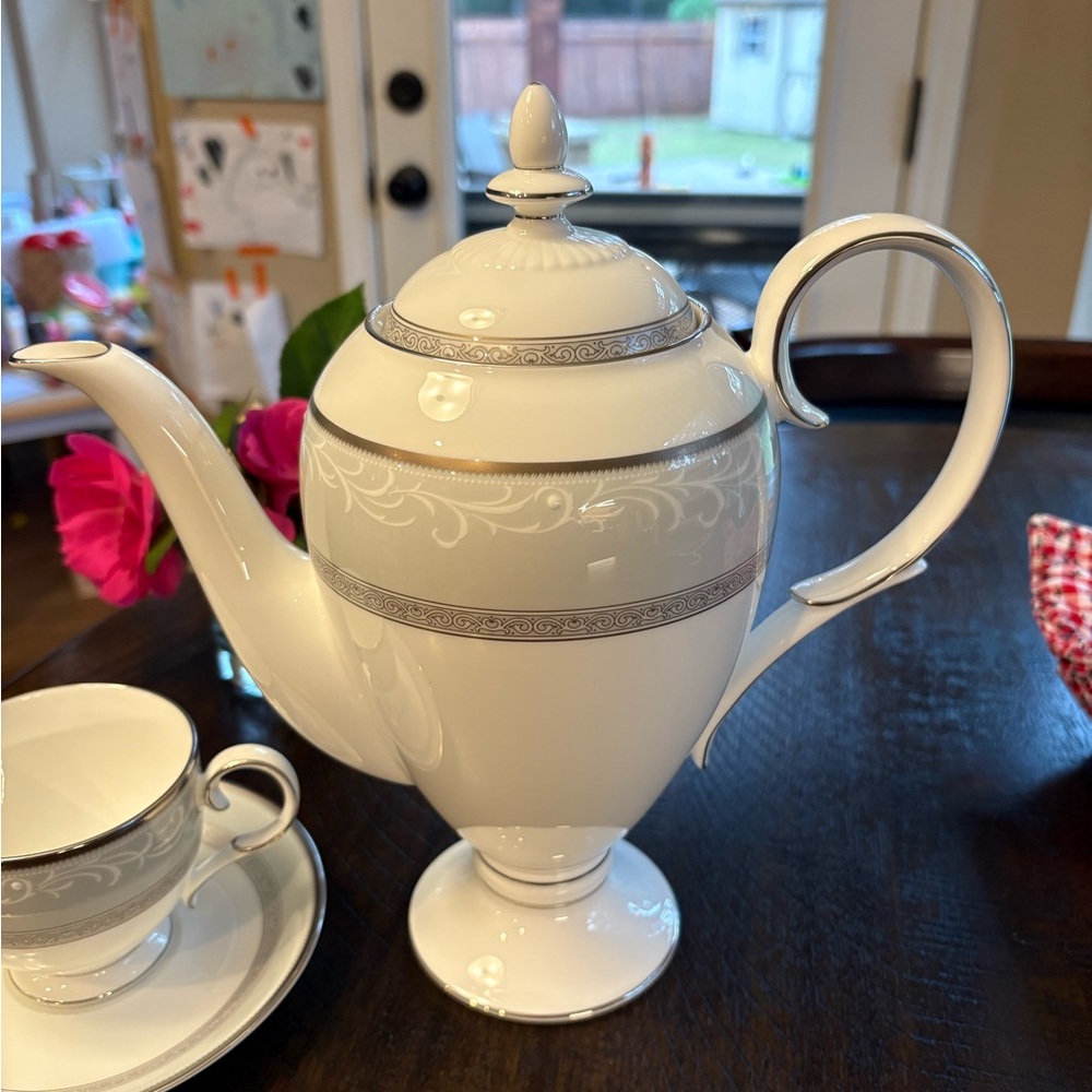NWOT Noritake Yasmin Bone China tea Set